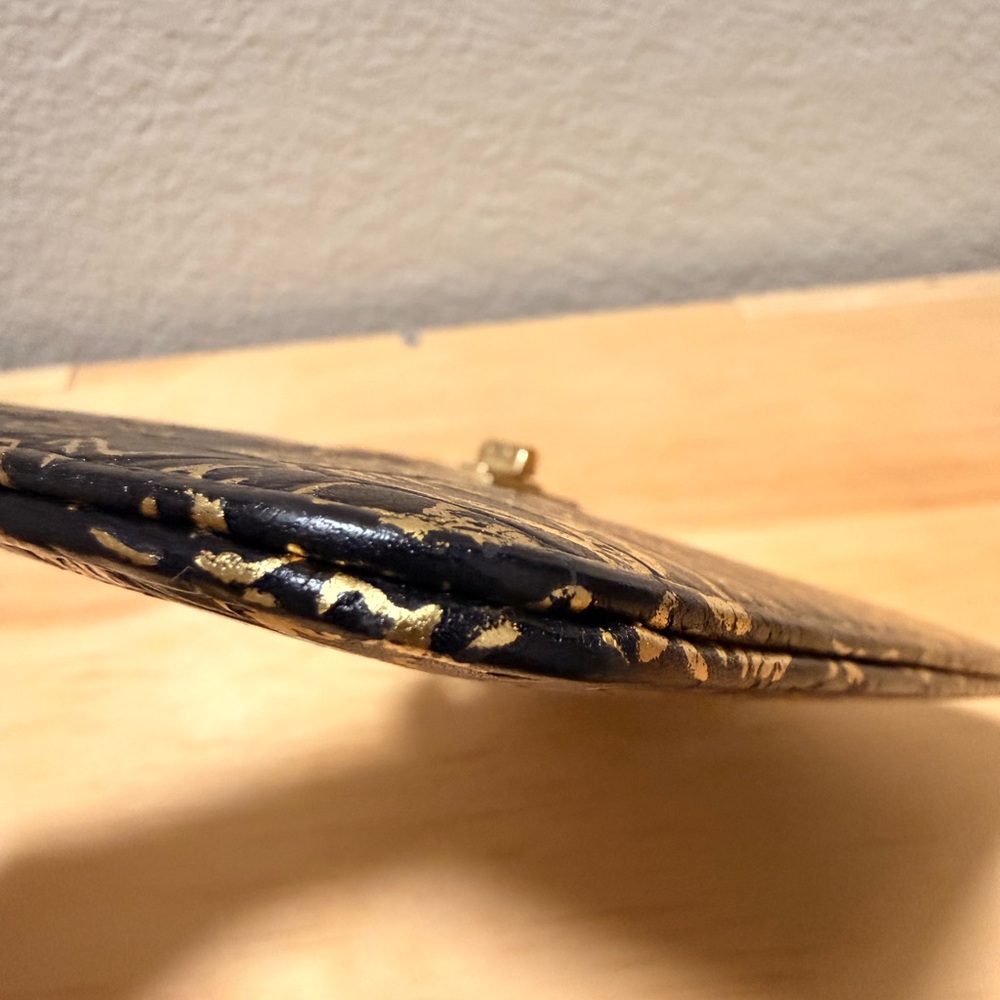 Rare CHANEL 19A Egypt Collection 2.55 Clutch Gold Graffiti With Insert - Picture 7 of 11